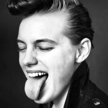 576092_10151586087824384_180370104_n